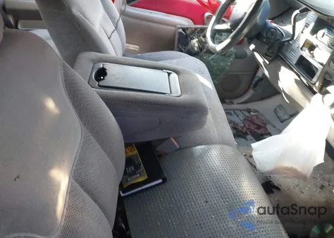 1998 Chevrolet C1500 Fleetside z USA, uszkodzony, nr VIN 2GCEC19M3W1166101